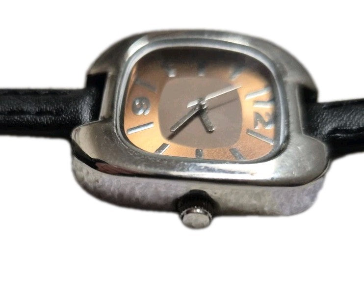 Ladies Unbranded Quartz Wristwatch2