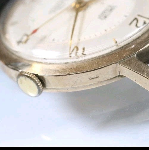 9ct gold Smiths Everest wrist watch. Working2