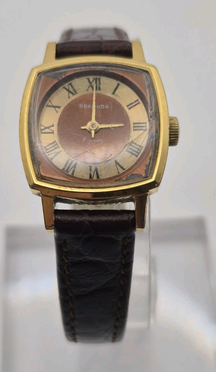 vintage Soviet-era Sekonda 17 Jewels ladies' mechanical wristwatch2