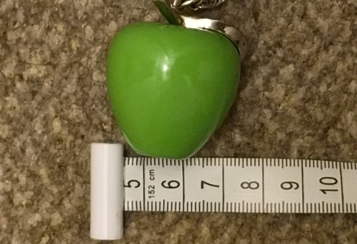 vintage green enamel and silvertone apple pendant necklace8