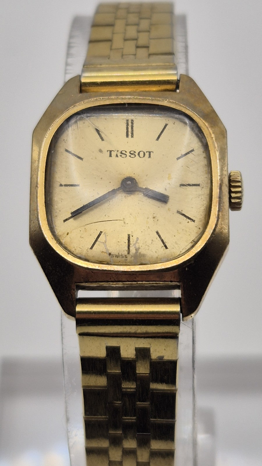 vintage women’s Tissot manual wind dress watch0