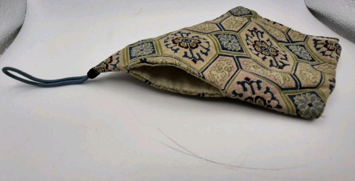 diamond-shaped needlepoint or petit-point pouch Bag4
