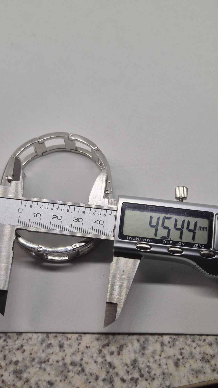 Ladies Quartz Dress Bangle Watch11