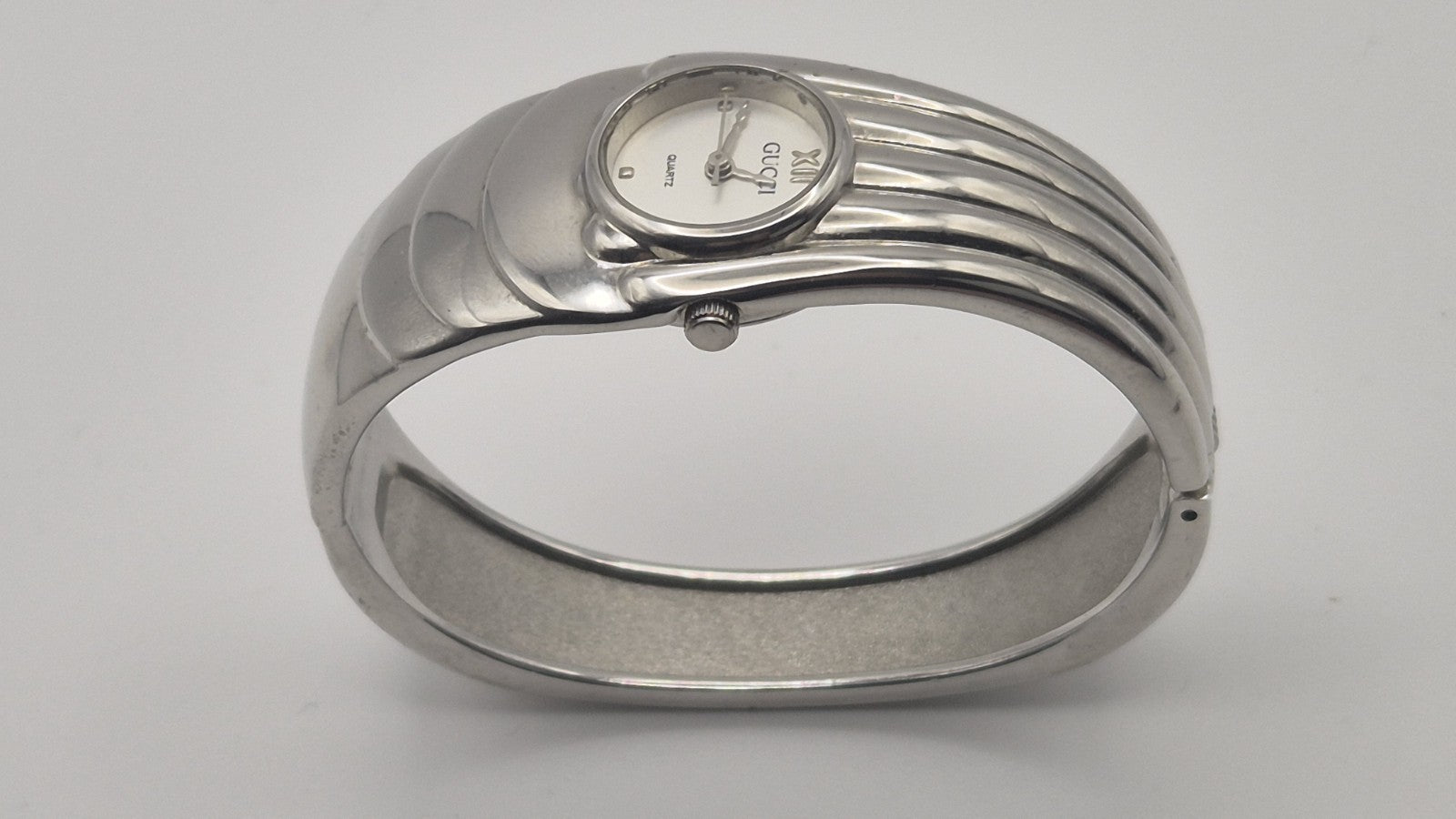gucci bangle watch woman3