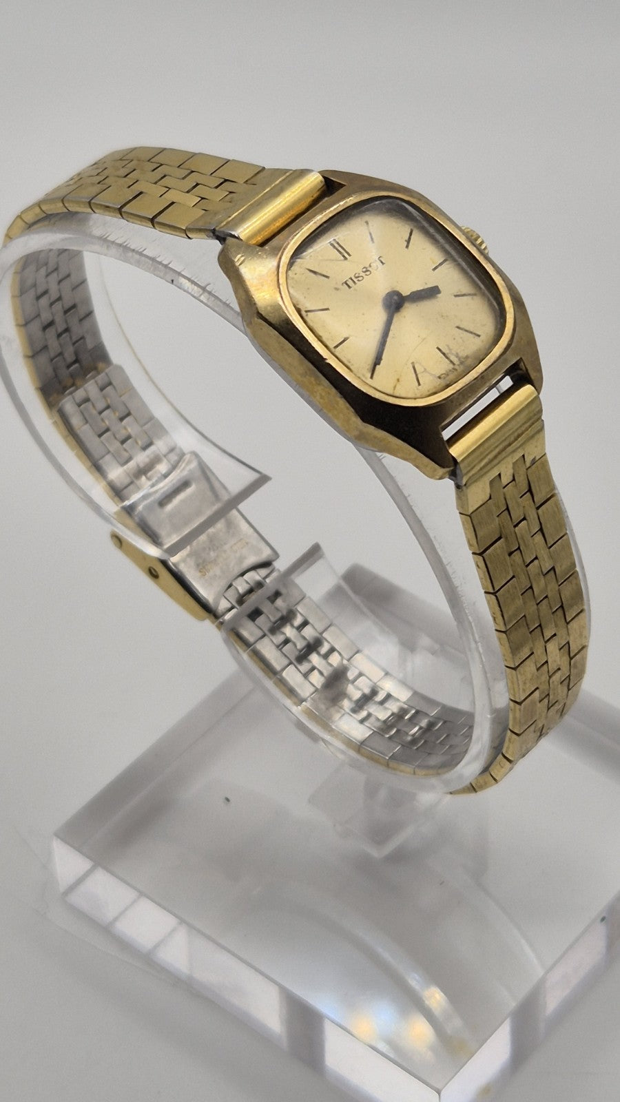 vintage women’s Tissot manual wind dress watch3