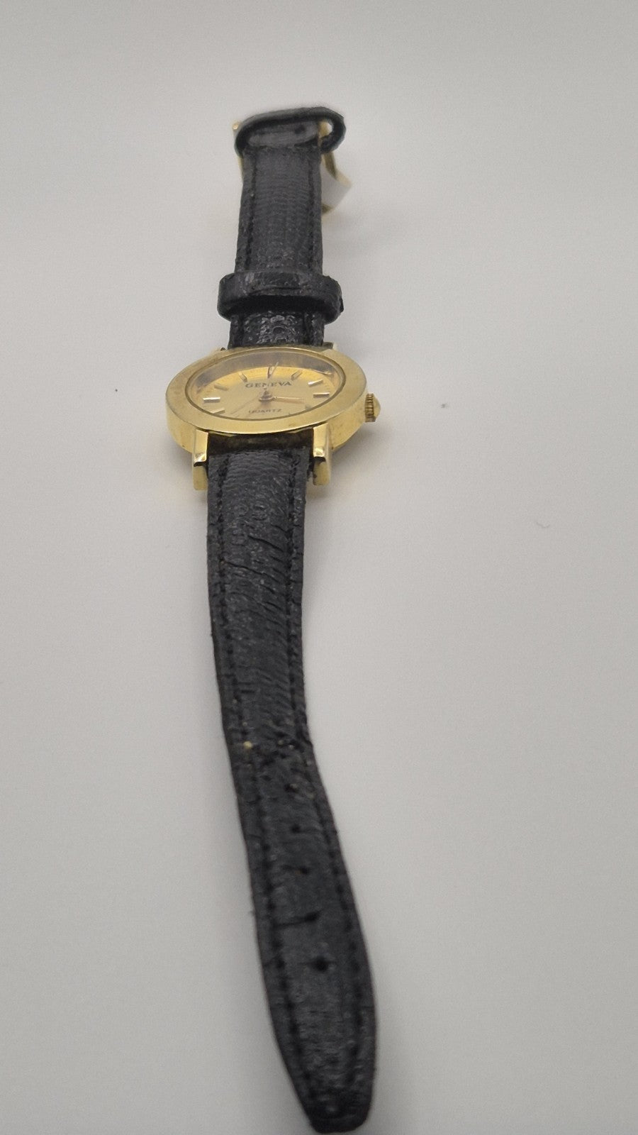 Ladies Geneva Quartz Watch With Gold Coloured Face And Case2