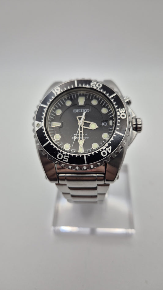 Seiko Kinetic Diver 200m watch 5M62-0BL00