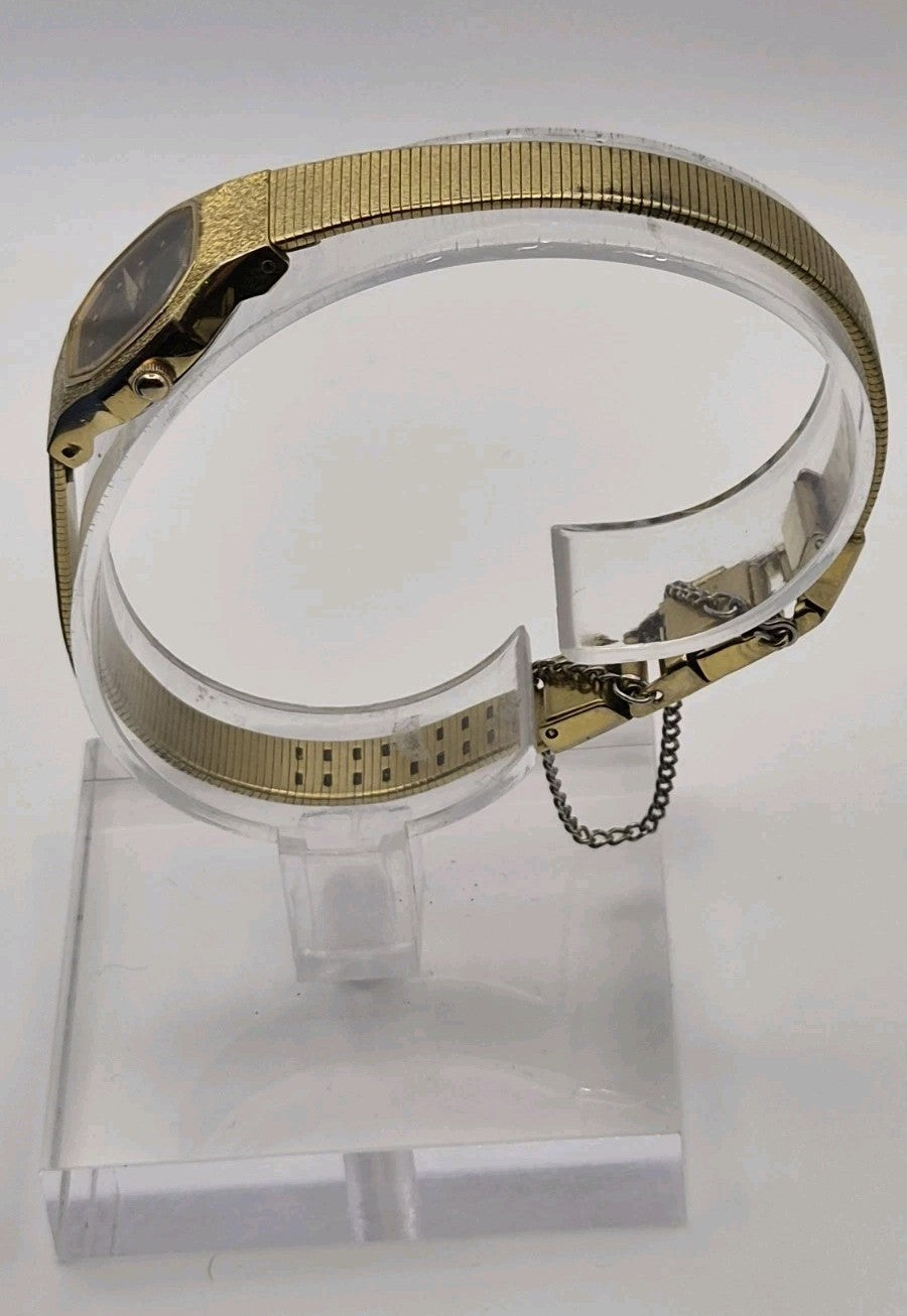 Vintage ladies' Seiko Quartz dress watch, 2P20-5H30. Working4