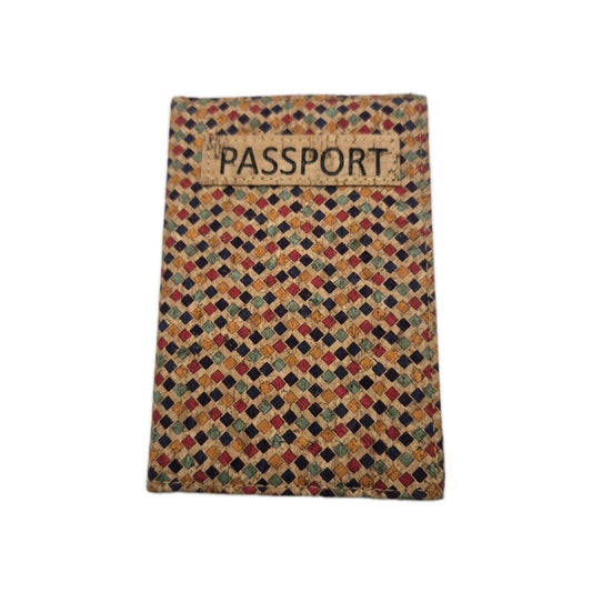 Cork passport holder with a geometric pattern0