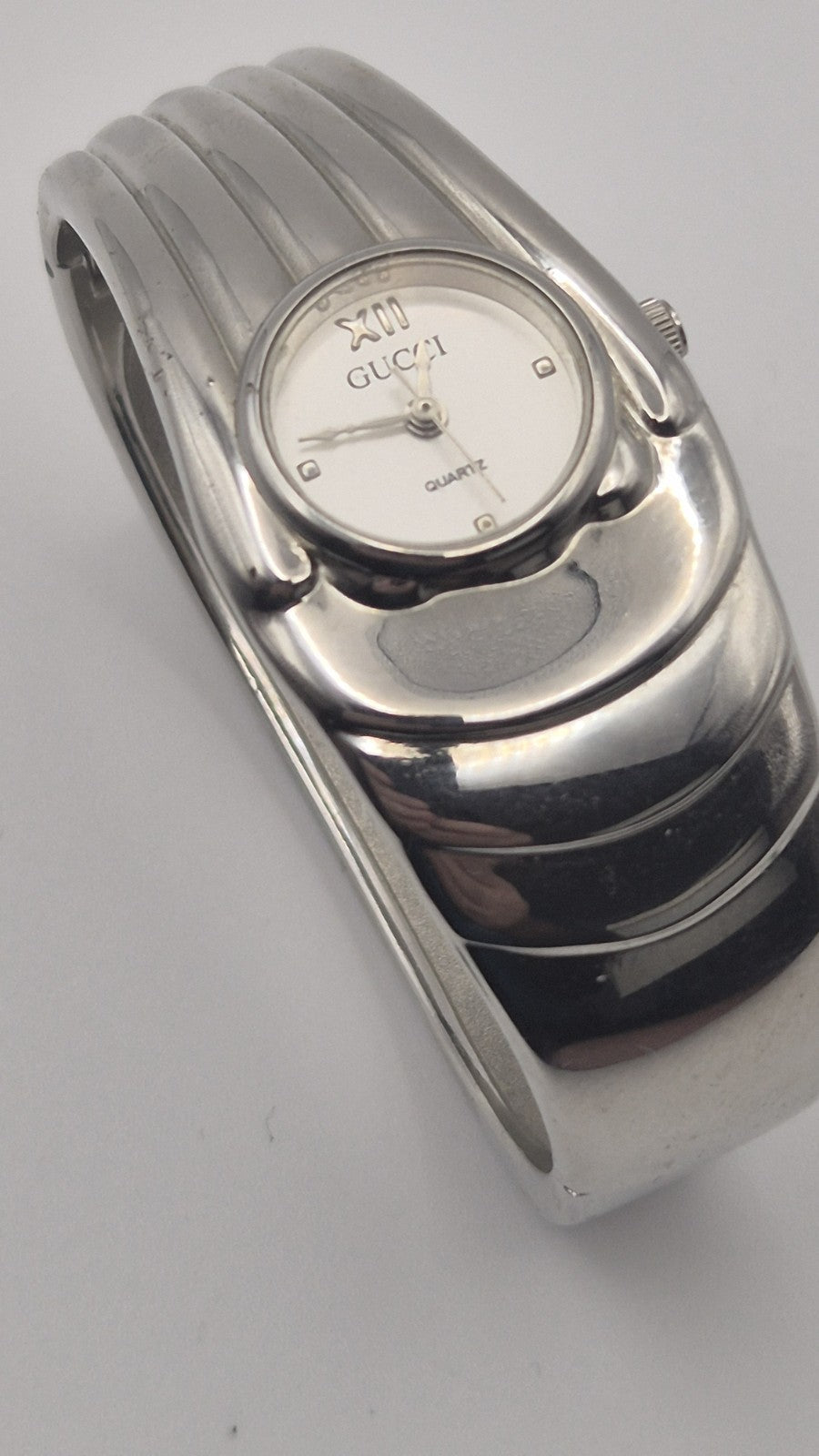 gucci bangle watch woman1
