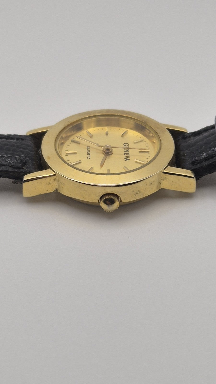 Ladies Geneva Quartz Watch With Gold Coloured Face And Case4