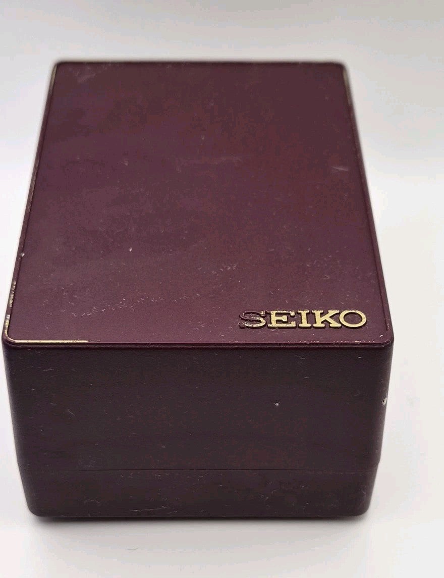 Vintage ladies' Seiko Quartz dress watch, 2P20-5H30. Working16