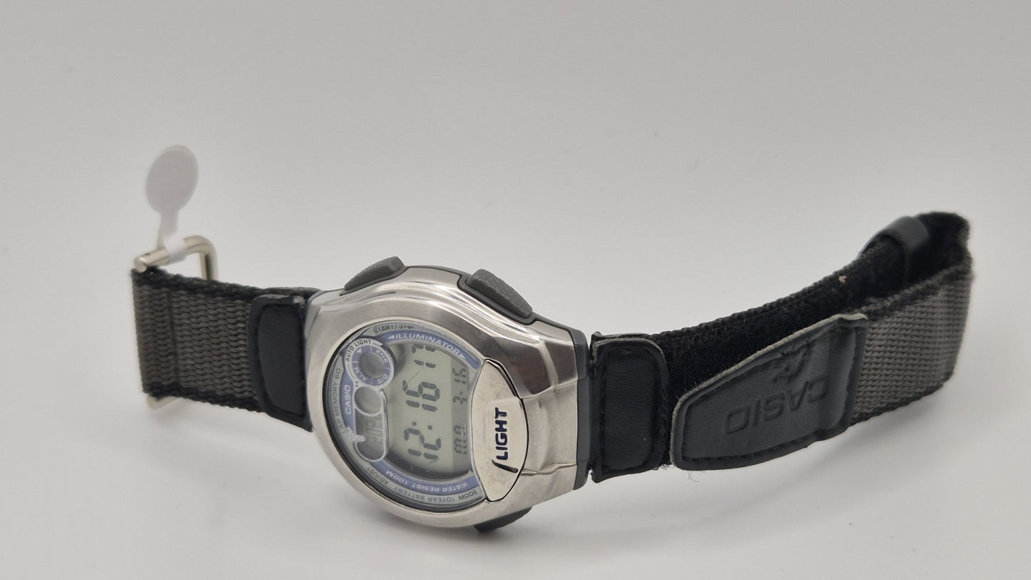 Casio W-752 digital watch10