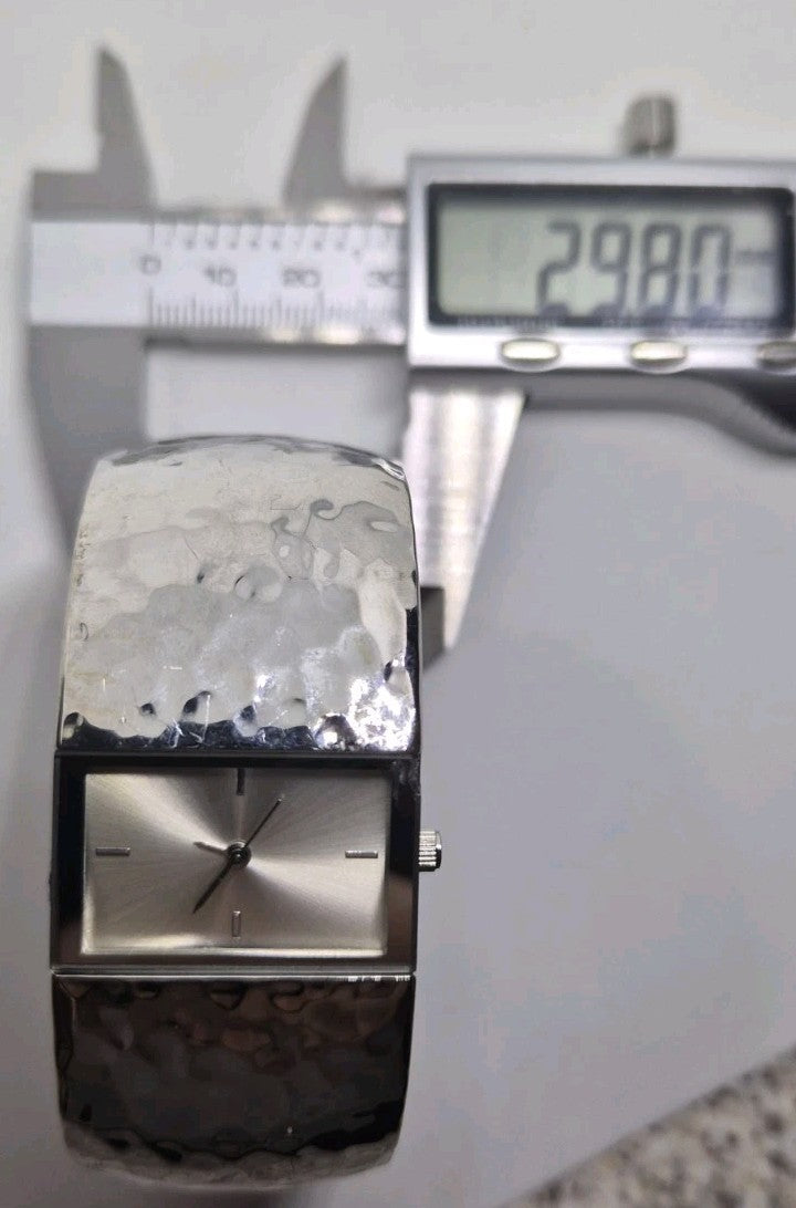 A Very Attractive Bracelet Watch In Working Order13