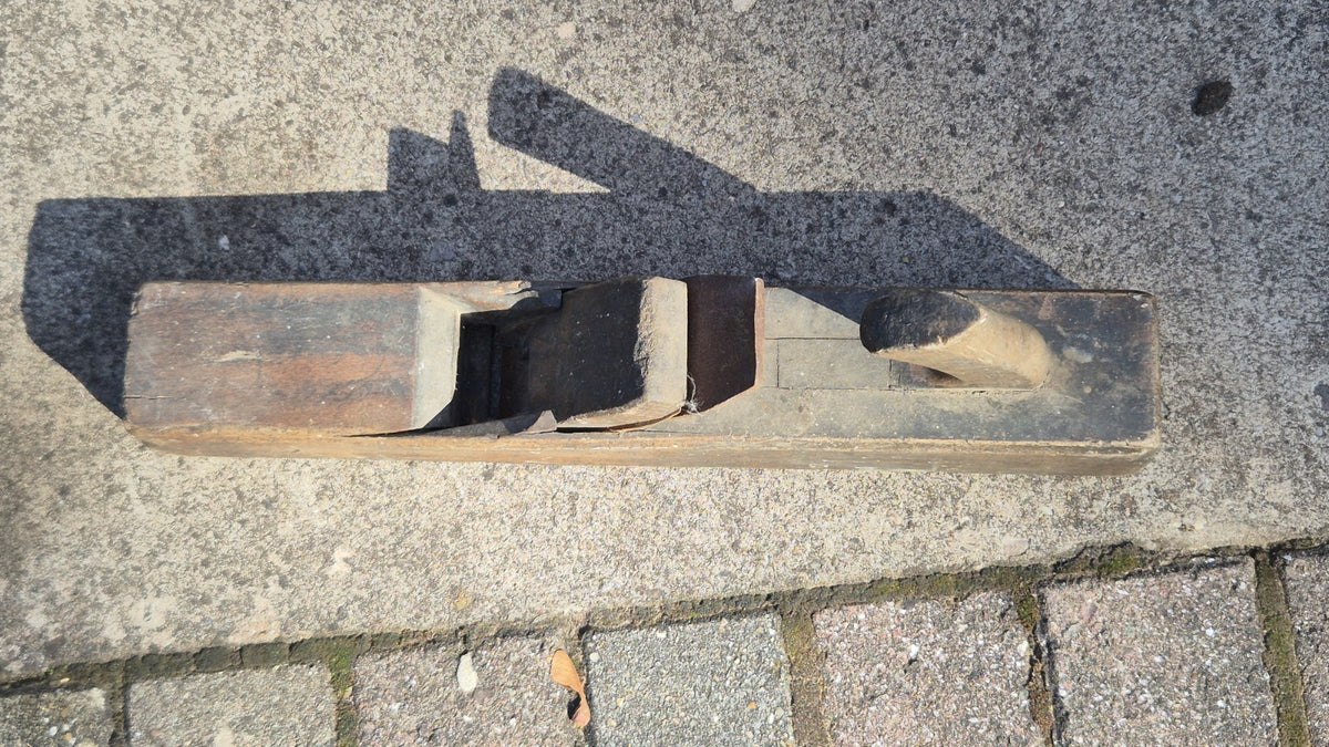 Vintage Carpenters Wooden Box And wooden plane10