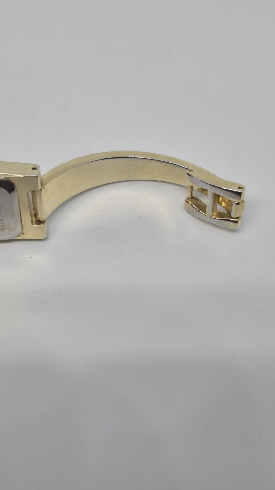 New Look Ladies Gold Tone Wristwatch Excellent Working Order New Battery Fitted11