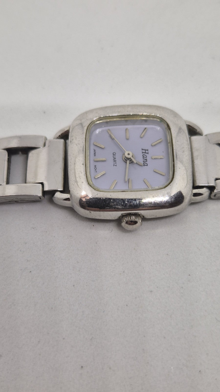Hana Quartz ladies' watch with a silvercoloured bracelet2