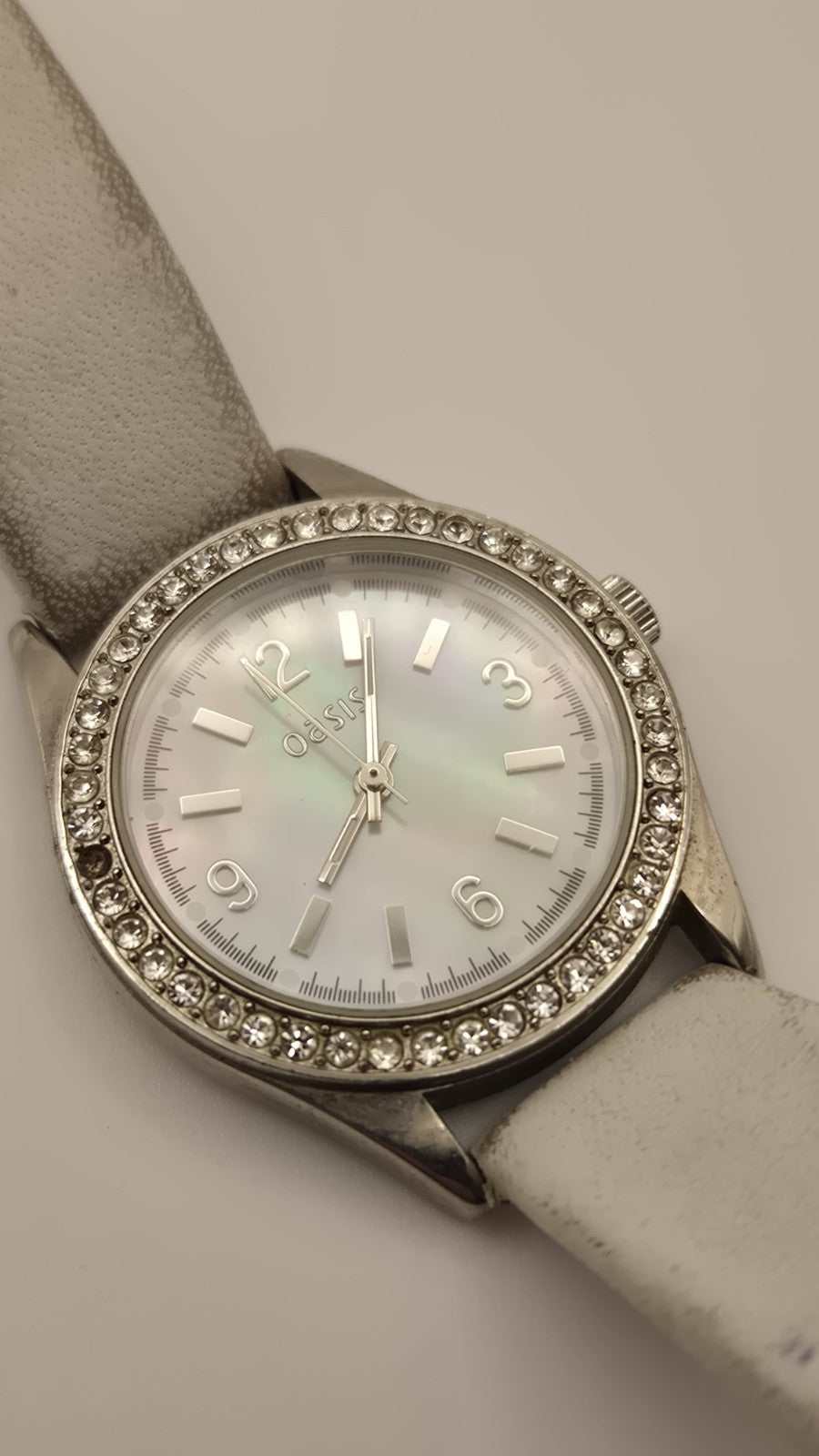 Oasis women's quartz watch1
