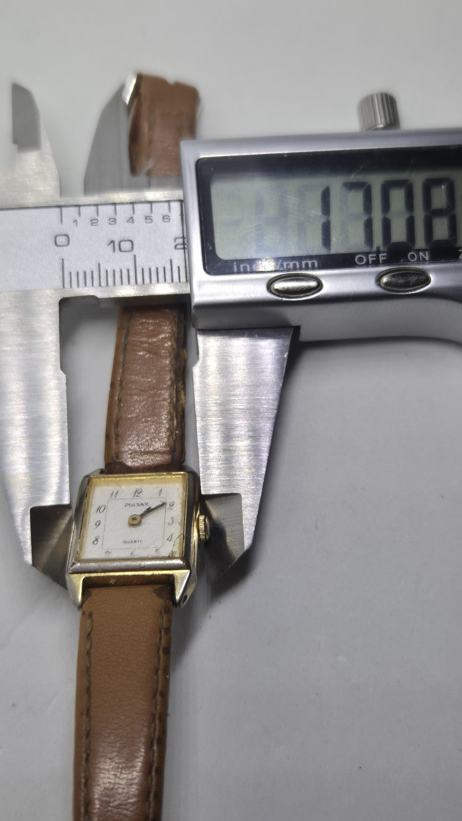 vintage Pulsar V810 ladies' goldtone quartz watch.13